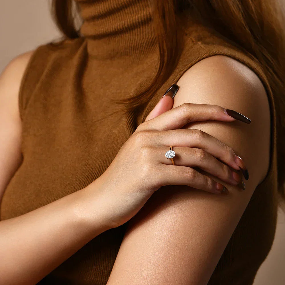 VVS1 2.5 CT Oval Cut Moissanite Engagement Ring